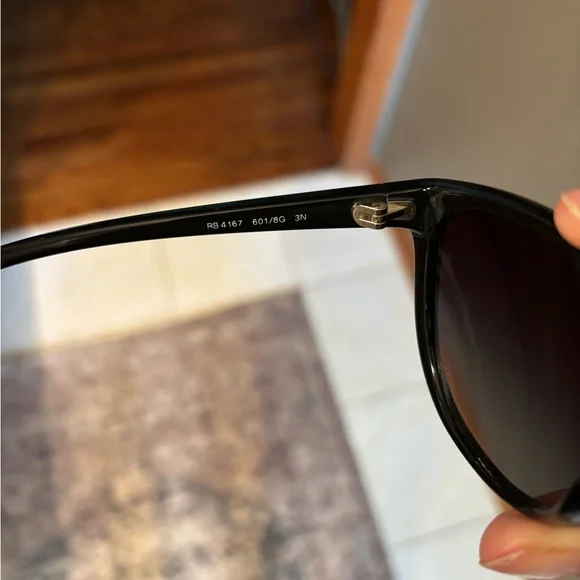 Ray-Ban Black Sunglasses Classic Style - Picture 3 of 3